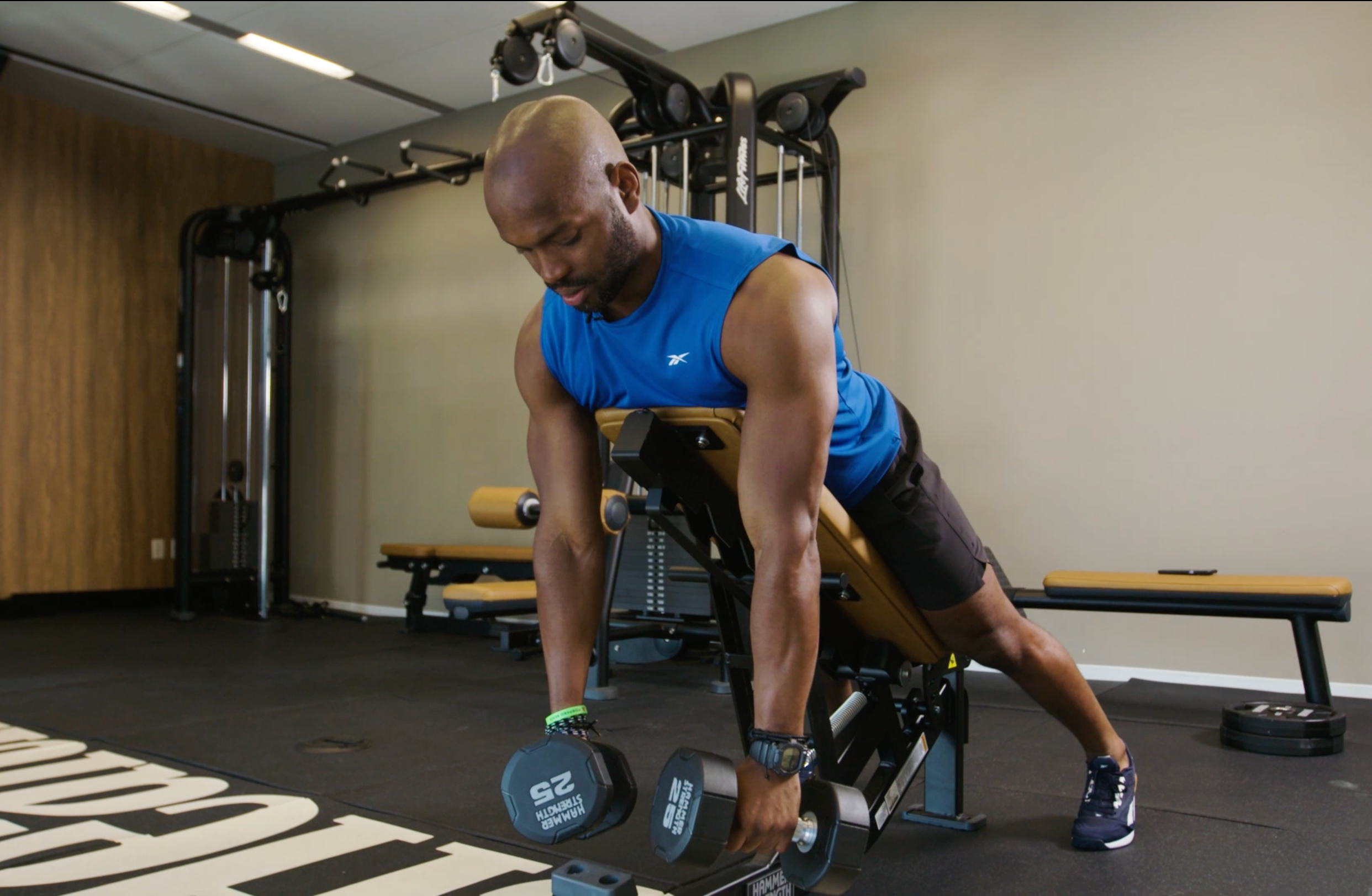 Forge Your Foundation: 4 Essential Dumbbell Exercises for Beginner Muscle Gains